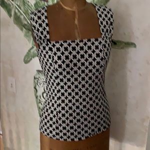 Sleeveless black and white top